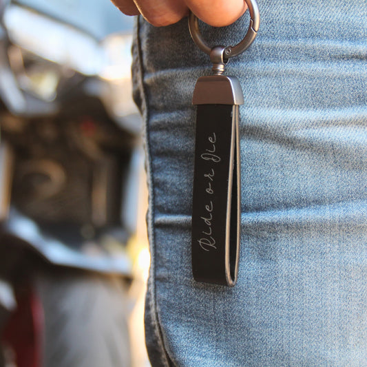 Porte clé moto noir gravé Ride or Die rouler ou mourir