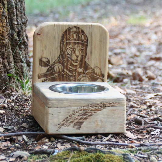 Support gamelle chat inox et bois  de palette recyclé avec gravure chat motard.