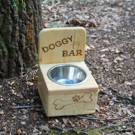 Gamelle surélevée pour chien en bois recyclé gamelle inox et gravure Doggy Bar