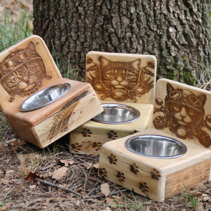 Gamelles pour chat artisanales en bois et gamelle inox. Gravures laser de chats motards