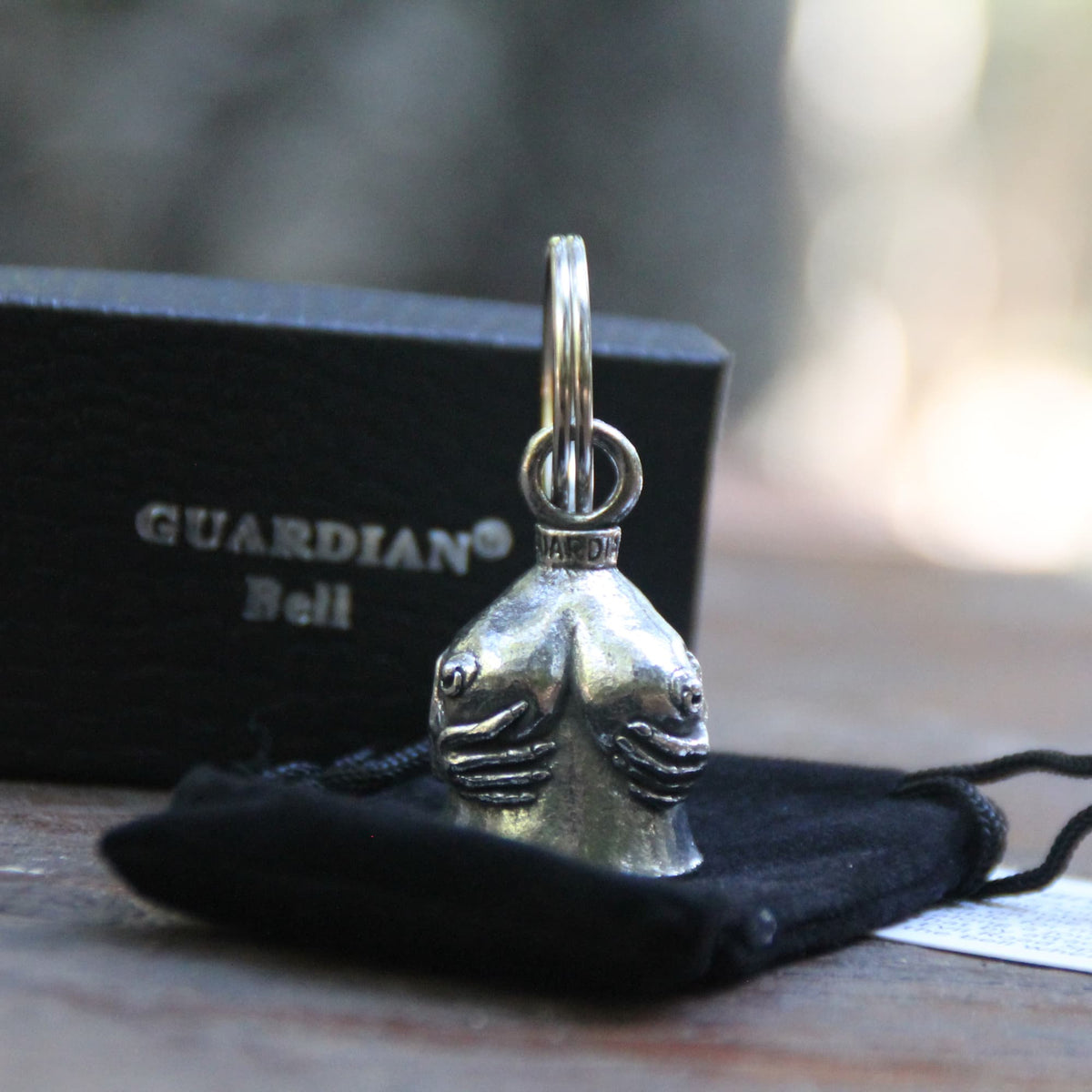 Clochette moto officielle Guardian Bell mains baladeuses et sa pochette velours