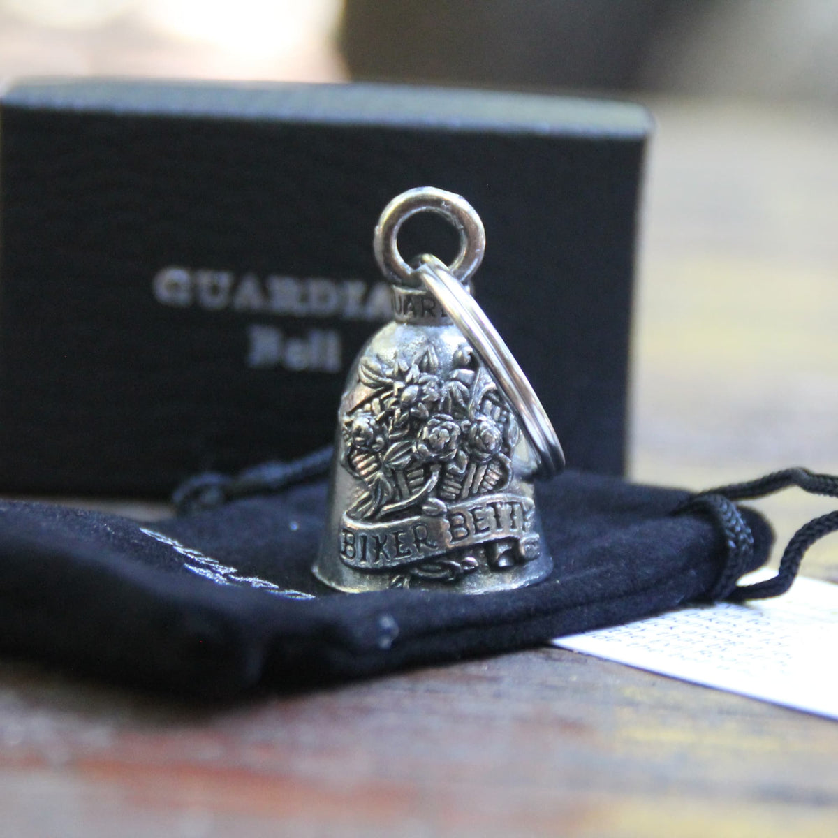 Guardian® Bell officielle Biker Betty avec pochette velours et boite cadeau