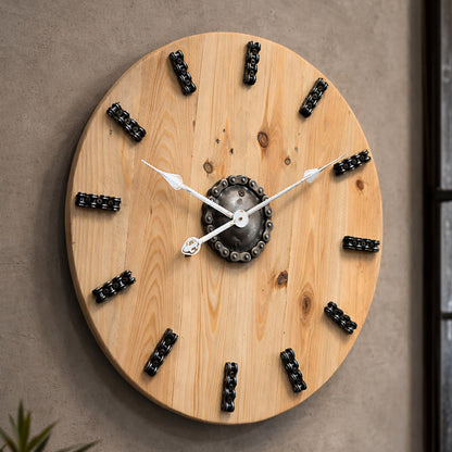 Horloge en bois de récupération et chaine de moto authentique.