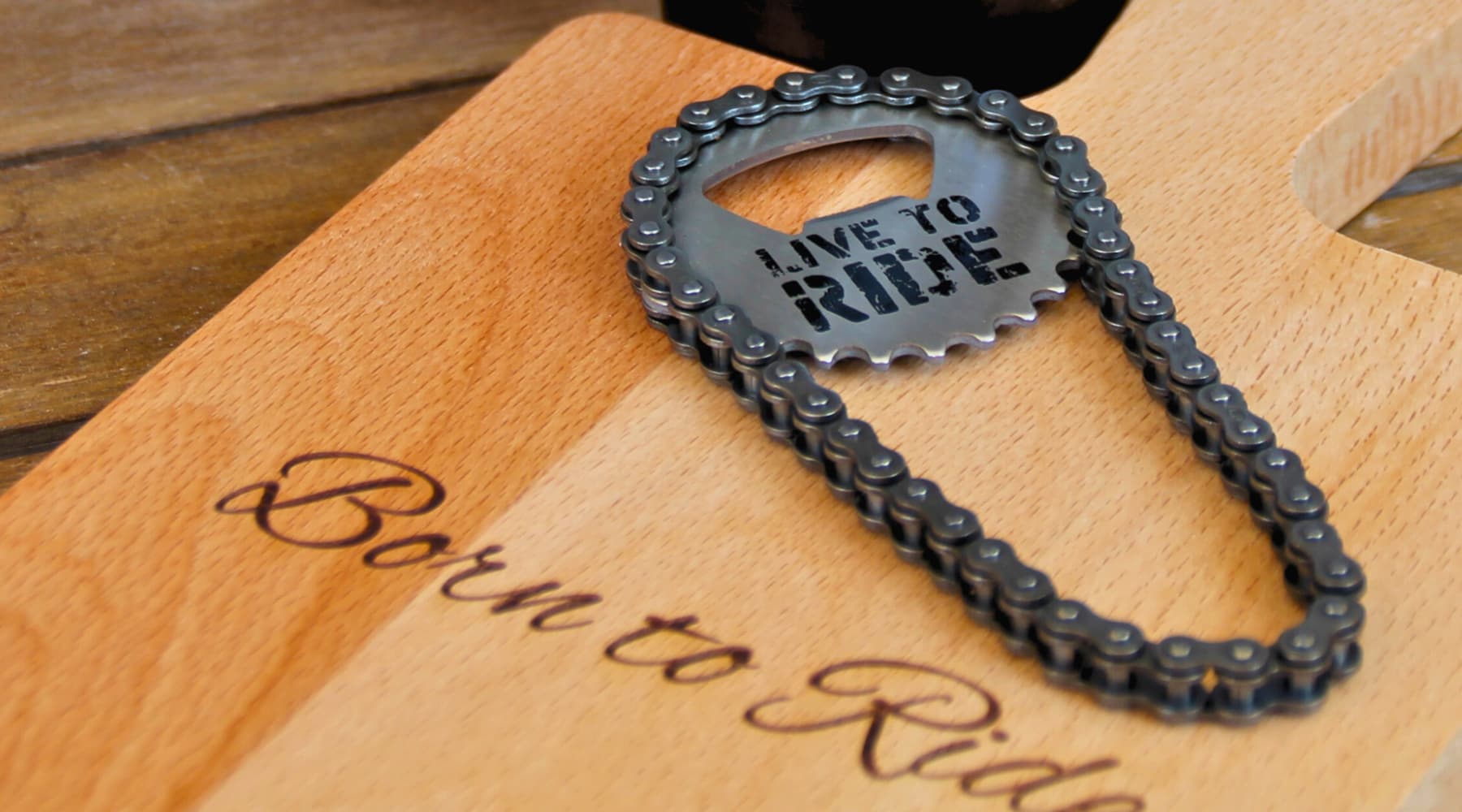 Idées cadeaux motard originaux – bijoux, déco, vêtements et accessoires motards