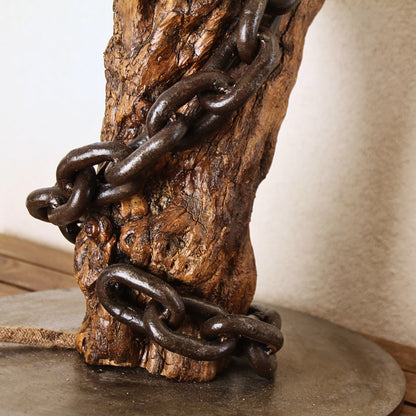 Lampe en bois de châtaignier et chaîne métallique – Décoration artisanale et éco-responsable, pièce unique et originale.