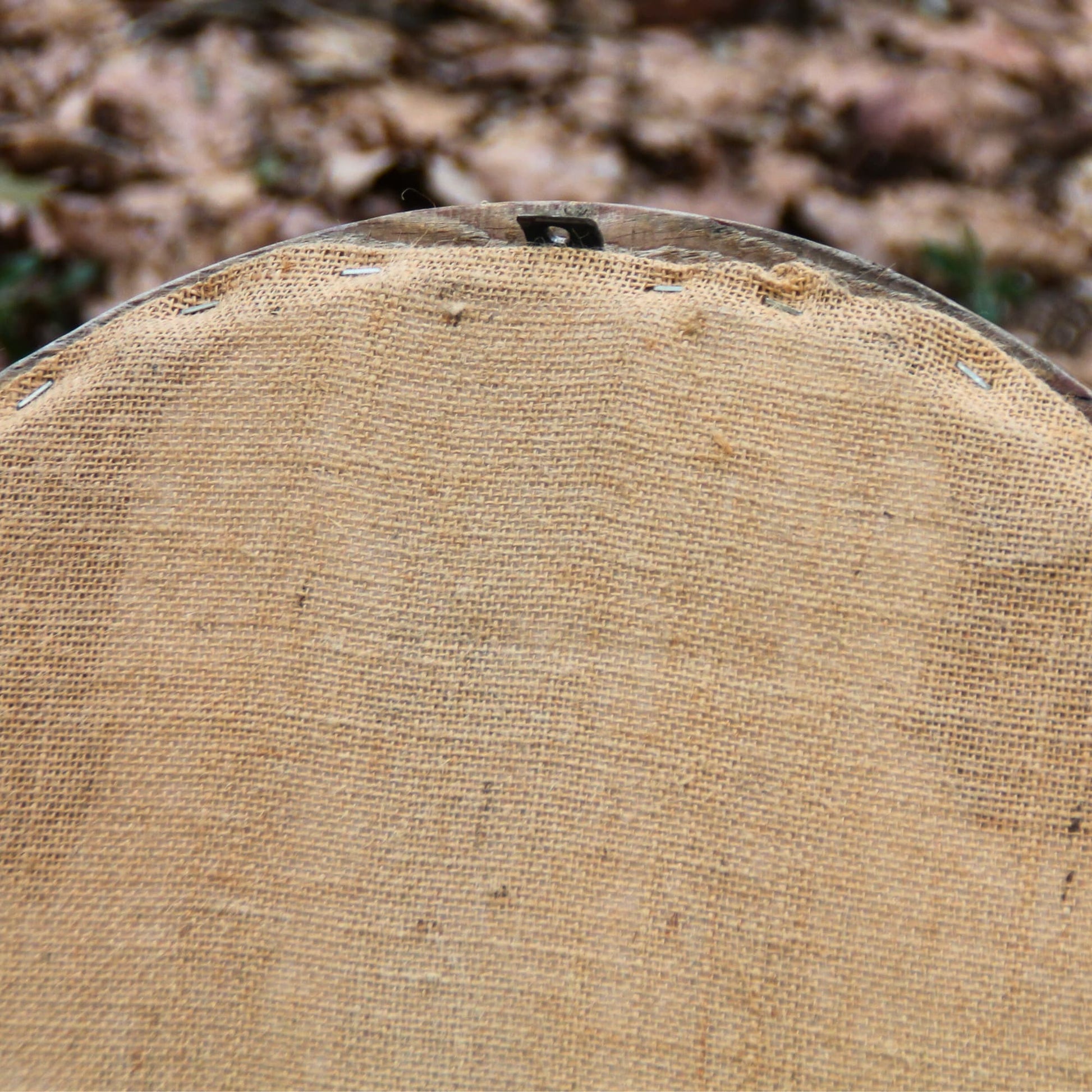 Dos du Miroir artisanal rond en bois recyclé et chaine de moto