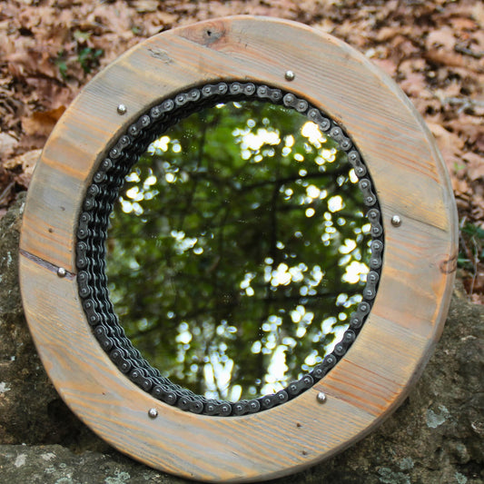 Miroir artisanal rond en bois recyclé et chaine de moto