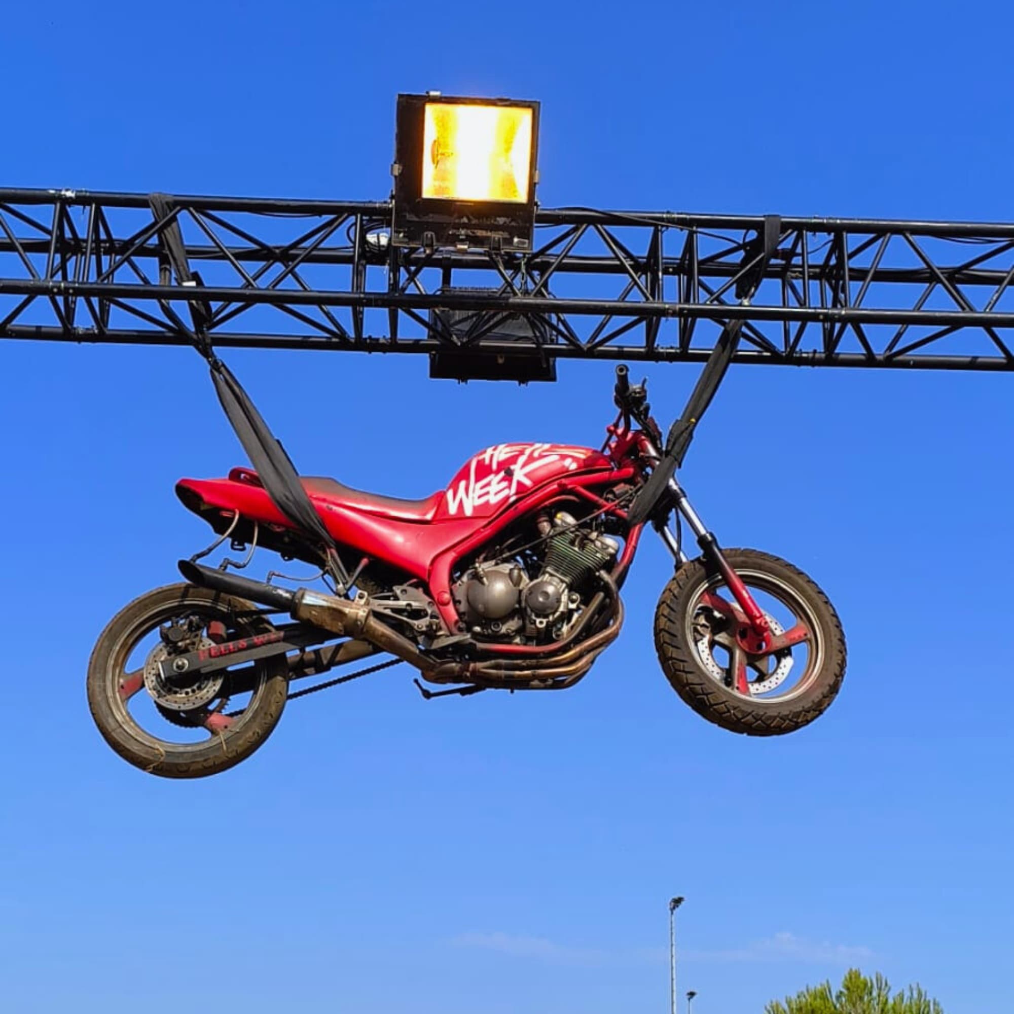 Moto suspendu à la Hell's Week 2025 à Fréjus