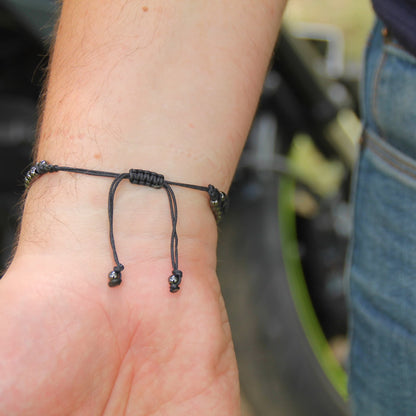 Zoom sur le noeud coulissant du bracelet roulement à bille