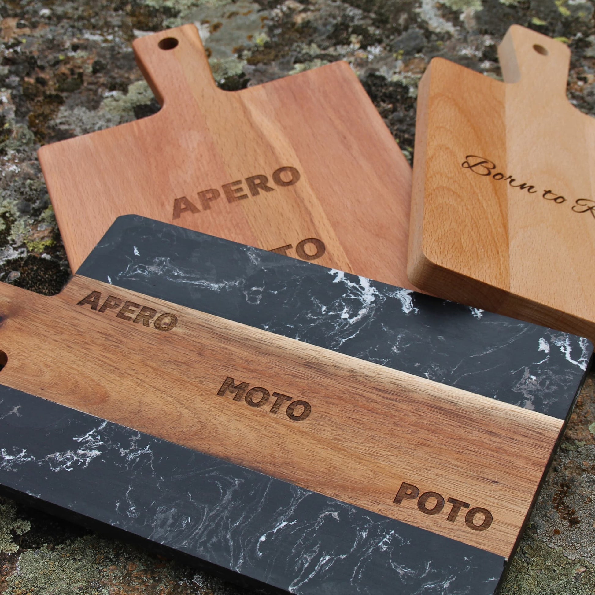Planches apéritives en bois gravées pour passionnés de moto. Idée cadeau originale personnalisé. 