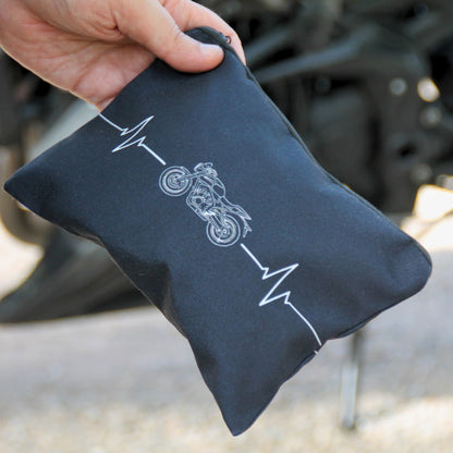 Pochette tissu noire ligne de vie moto tenue en main