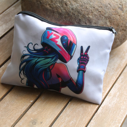 Jolie pochette en tissu polyester pour motarde avec impresssion motarde casquée faisant signe V de la main