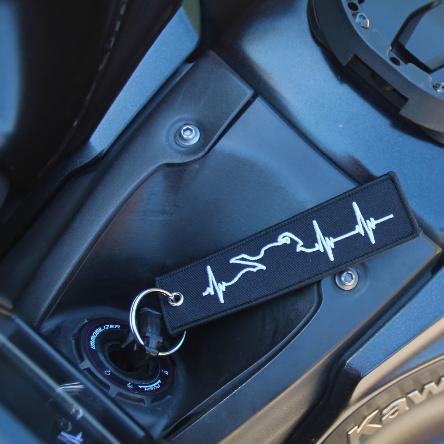 Porte clé moto ligne de vie blanc avec clé sur contact