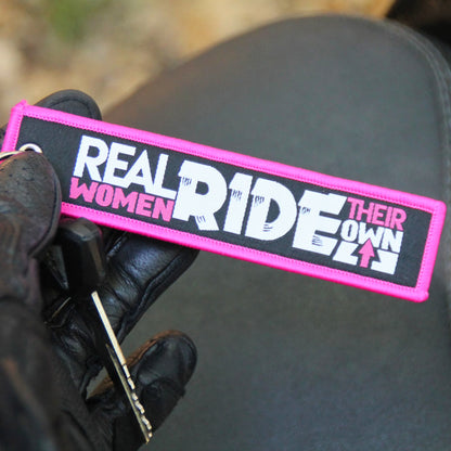 Porte-clés moto tissu brodé "Real Women Ride their own" . Un cadeau original pour motarde. 