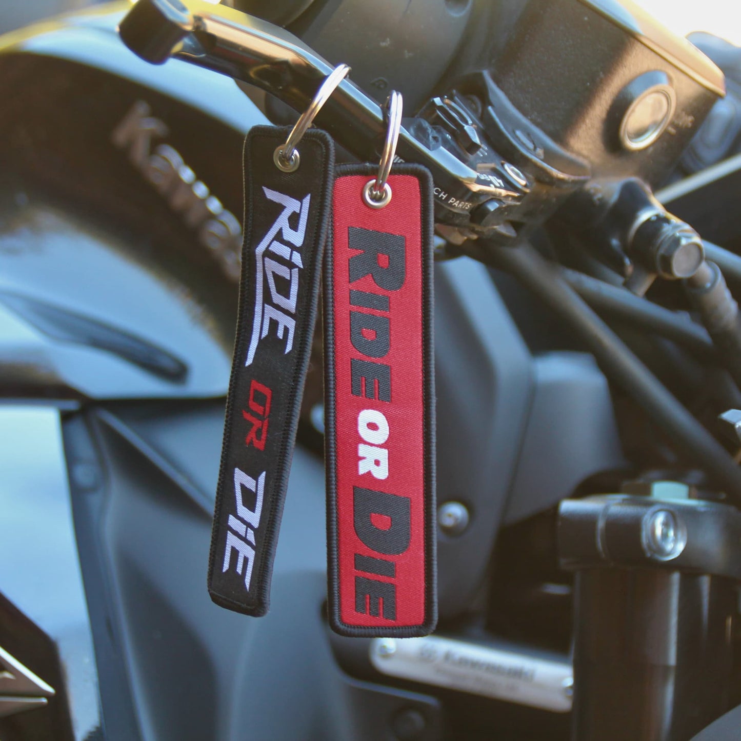 Idée cadeau motard pas chère originale : le porte clé tissu Ride or Die recto verso