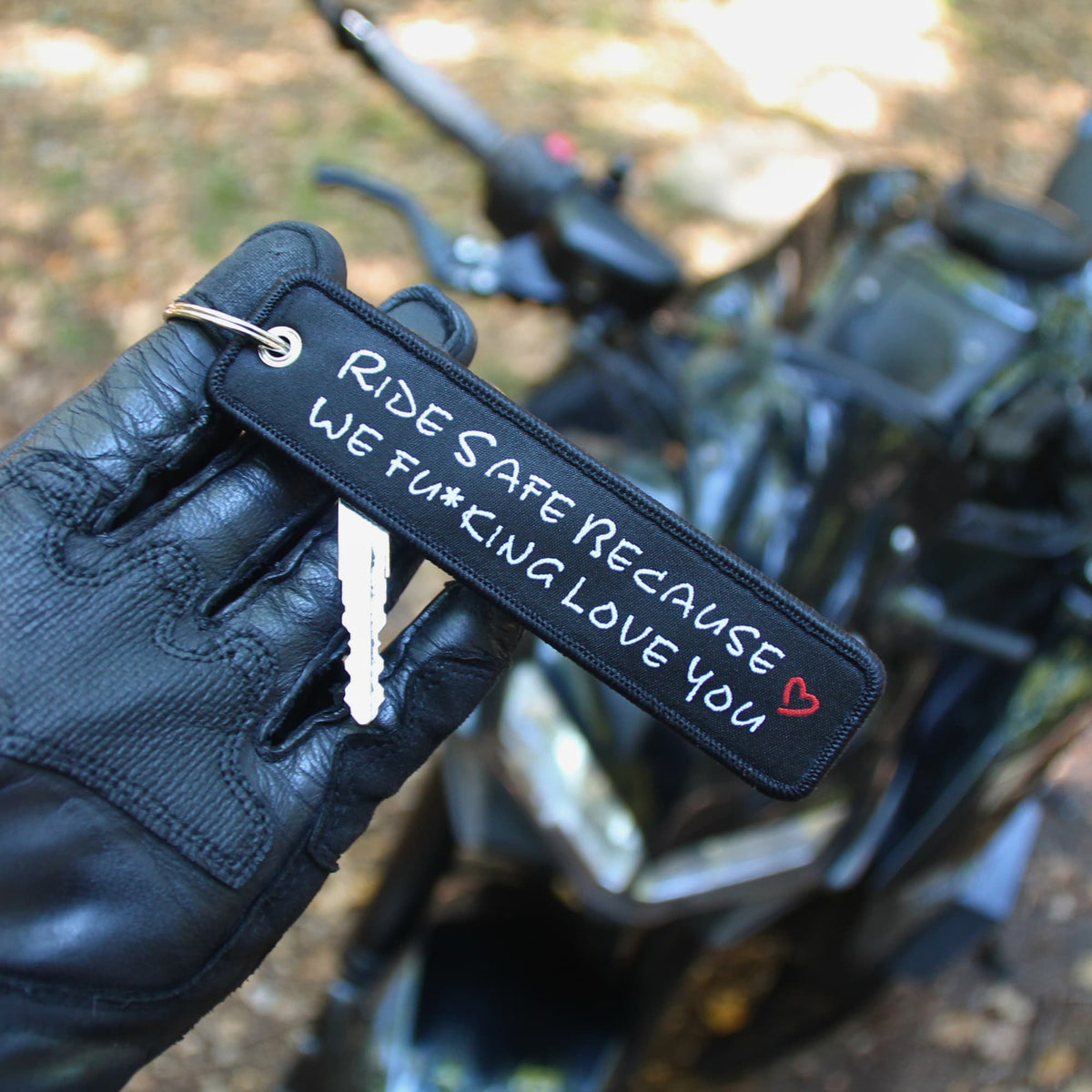 Porte clé moto tissu brodé avec texte Ride Safe