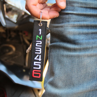 Porte clé motard tissu 1 N 2 3 4 5 6 tenu en main