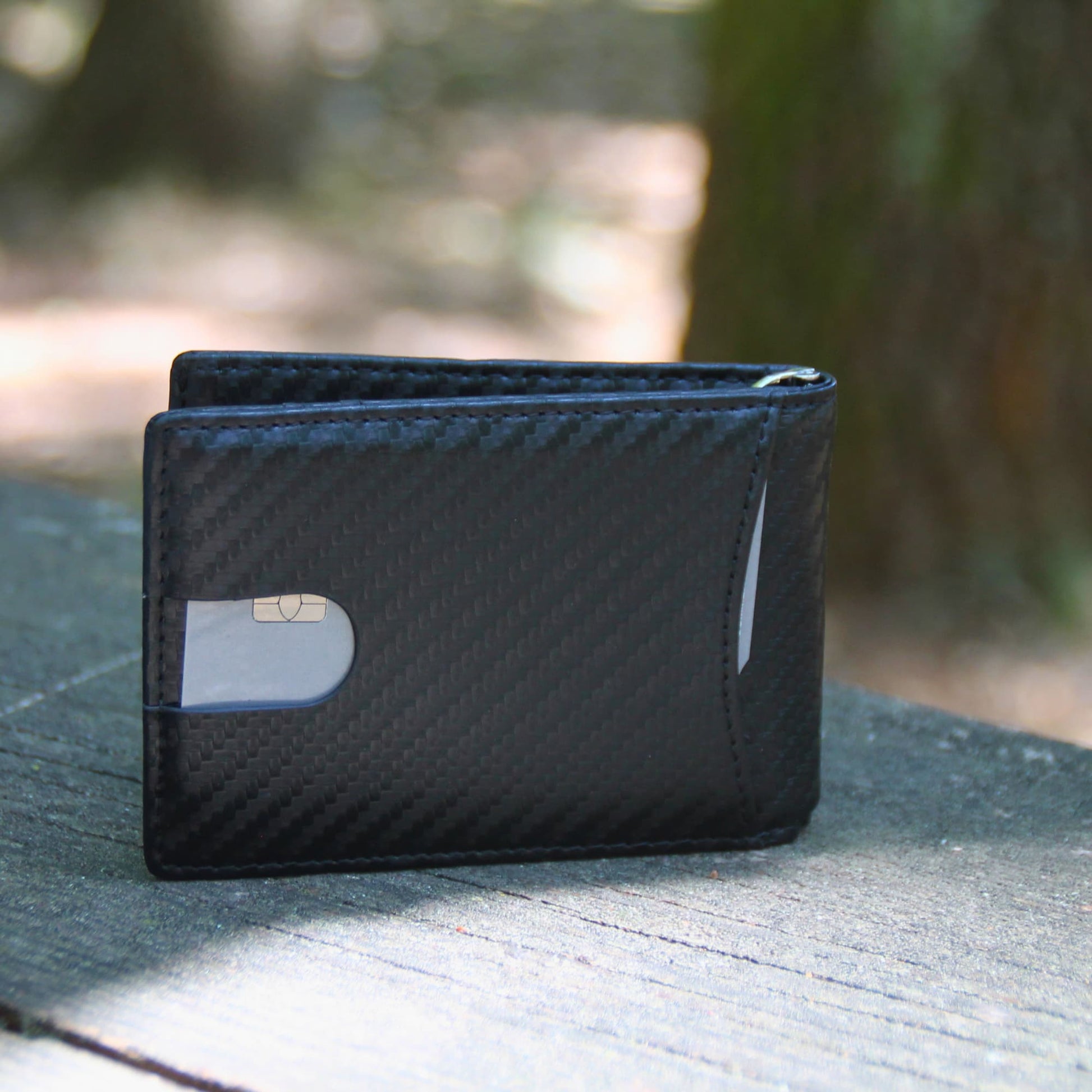 Porte feuille  carbon en cuir, une idée originale pour un cadeau motard