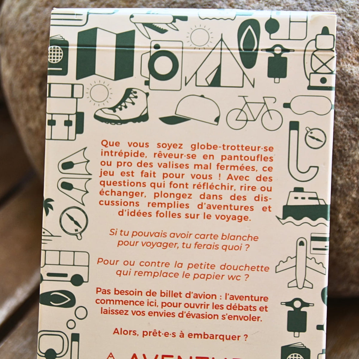 Dos du jeu de cartes Escales & Débats présentant les règles et les informations du jeu