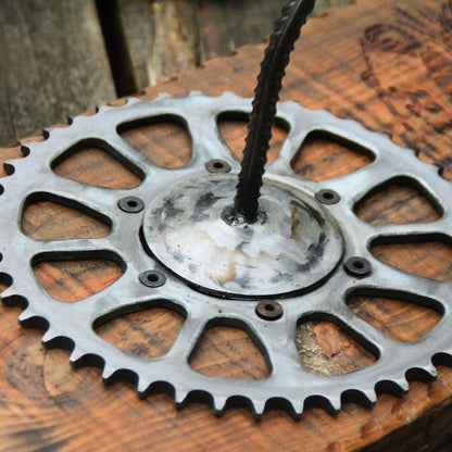 Pièces mécaniques recyclées pour le support de casque moto