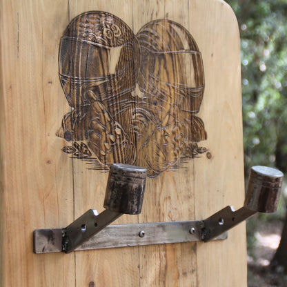 Détails du support de casque moto duo fait main.