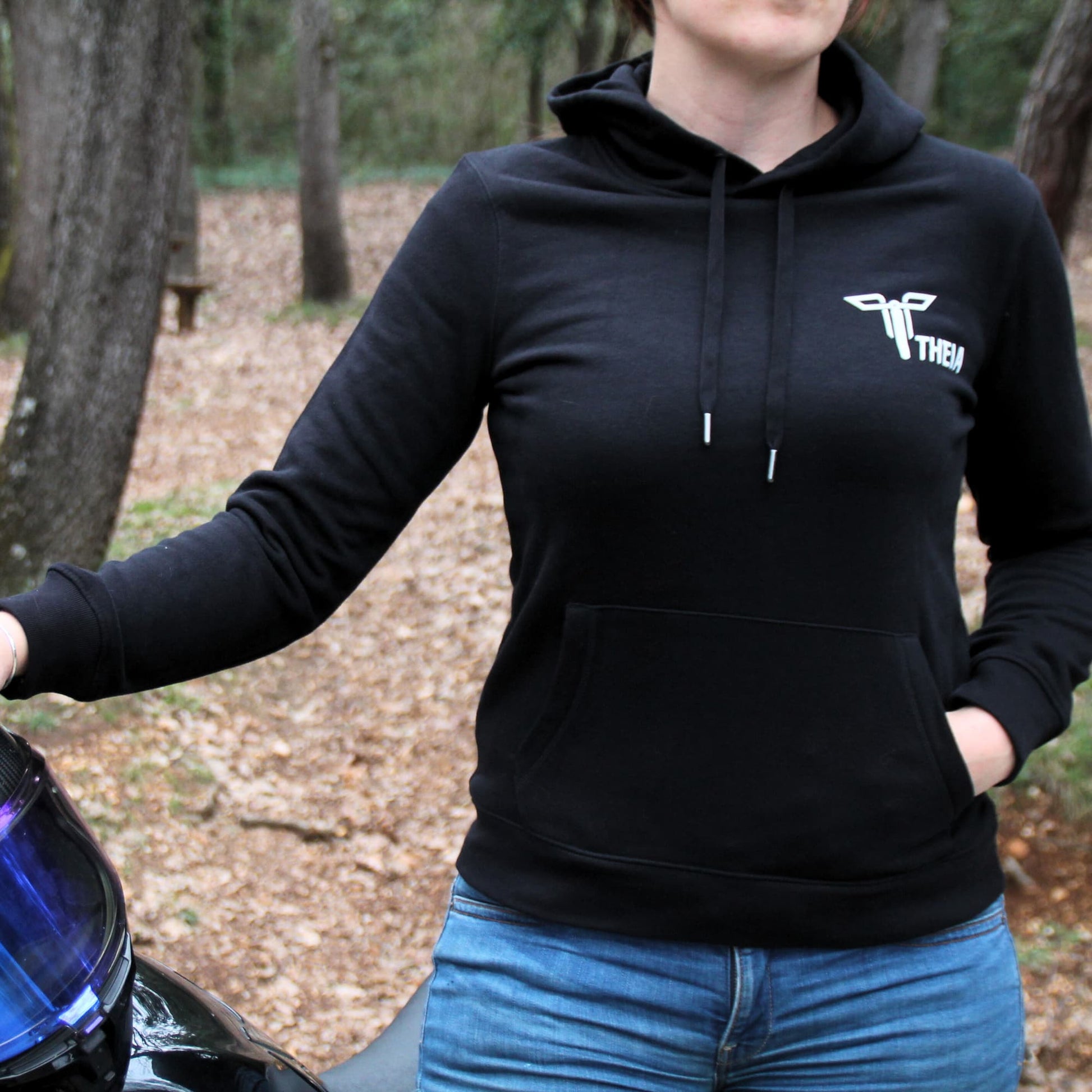 Sweat à capuche noir Theia Moto modèle Egérie