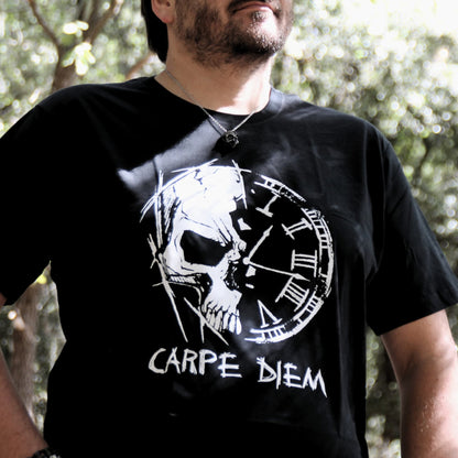 T-shirt homme Carpe Diem avec illustration de demi tête de mort et demi horloge