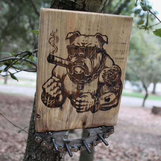 Tableau mural en bois et porte clé pièces mécaniques. Gravure laser molosse motard