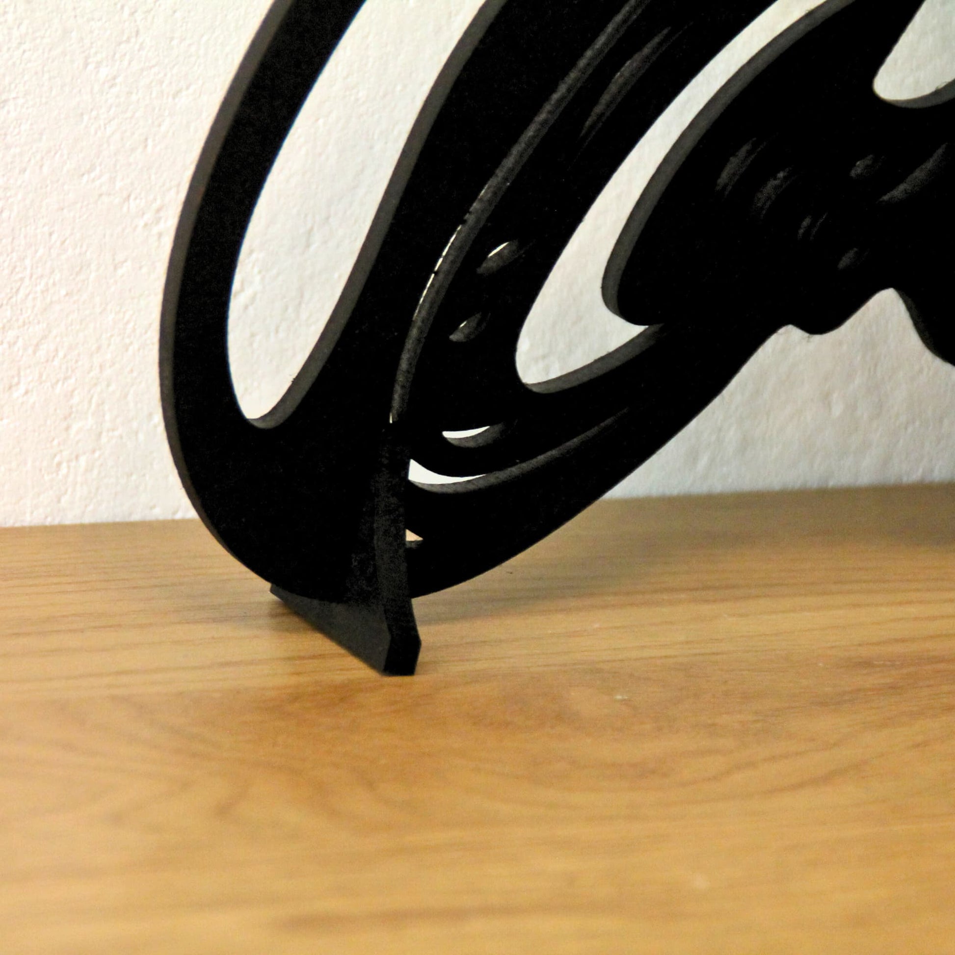 Zoom sur le support permettant de poser le tableau sur un meuble