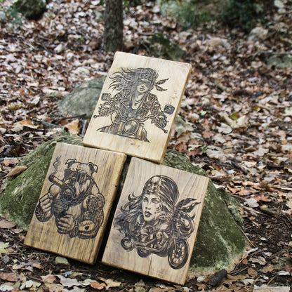 Tableaux en bois fait main dans les alpes maritimes. Gravures motardes et chien biker