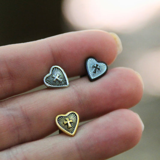 Boucles d'oreilles coeur et croix en acier inox spécial casque de moto avec embout plat et vissé