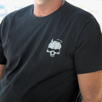 Zoom sur la face avant du t-shirt biker ange et demon.