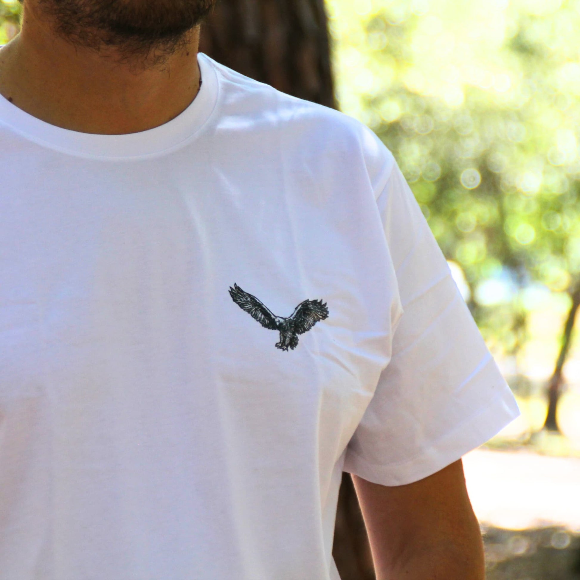 Tshirt motard blanc avec illustration aigle en envol. Impression recto verso