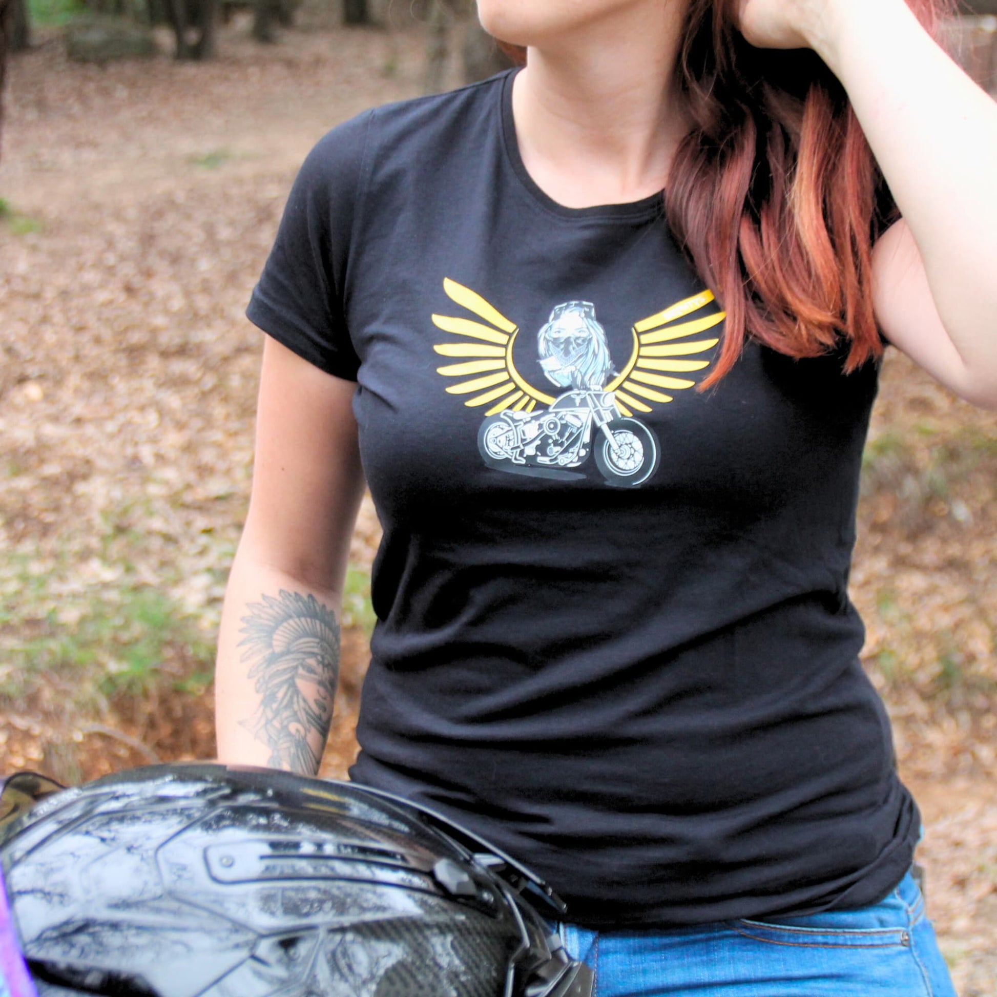 T-shirt coton noir Theia Moto modèle Nephtys. 