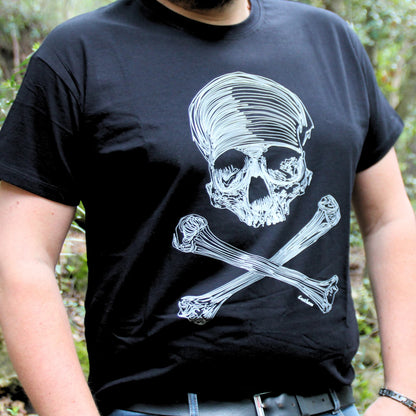 T-shirt homme avec imprimé crâne pirate, coupe moderne et style affirmé pour un look de motard.