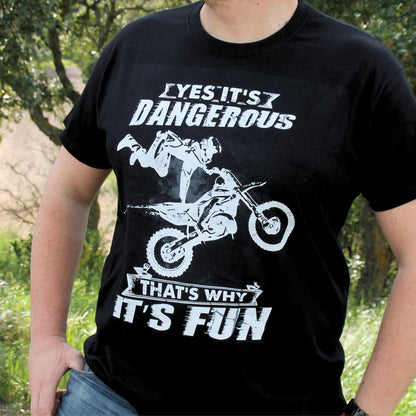 Tshirt homme 100% coton noir col rond. Illustration d'une cascade en moto cross et du texte "Yes it's dangerous, that's why it's fun" 