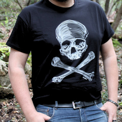 T-shirt homme en coton, imprimé crâne pirate audacieux, idéal pour un look rebelle.