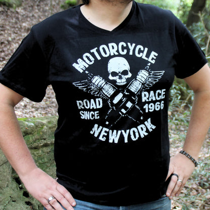 T-shirt homme avec imprimé "Motorcycle New York – Road Race since 1966", tête de mort et deux pistons croisés.