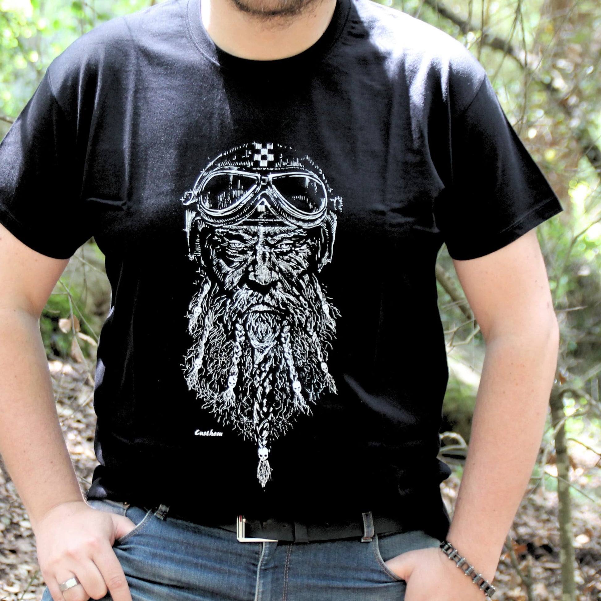 T-shirt homme en coton avec imprimé Viking motard, mélangeant style nordique et univers biker.