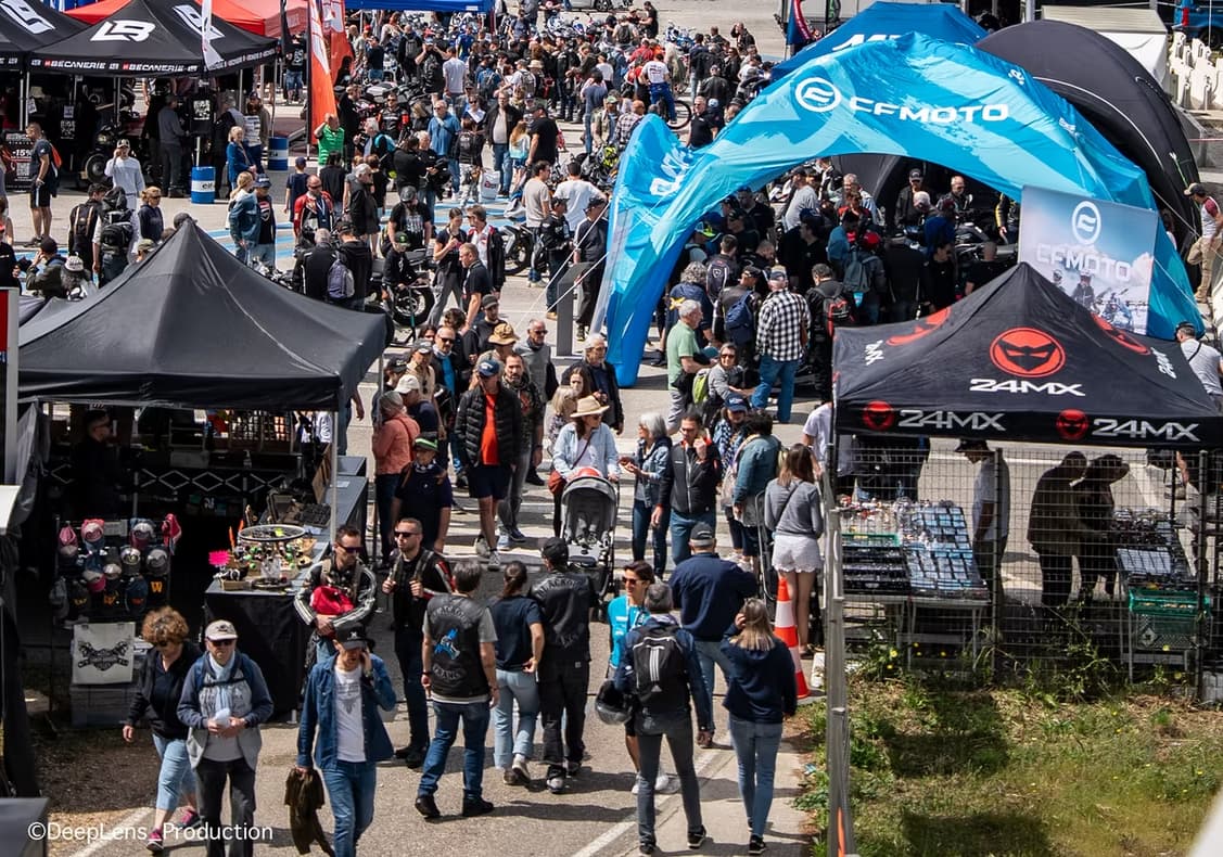 Village exposant de la sunday ride classic au circuit paul ricard
