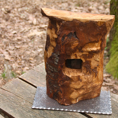 Vue de dos de l'horloge en bois naturel de cerisier