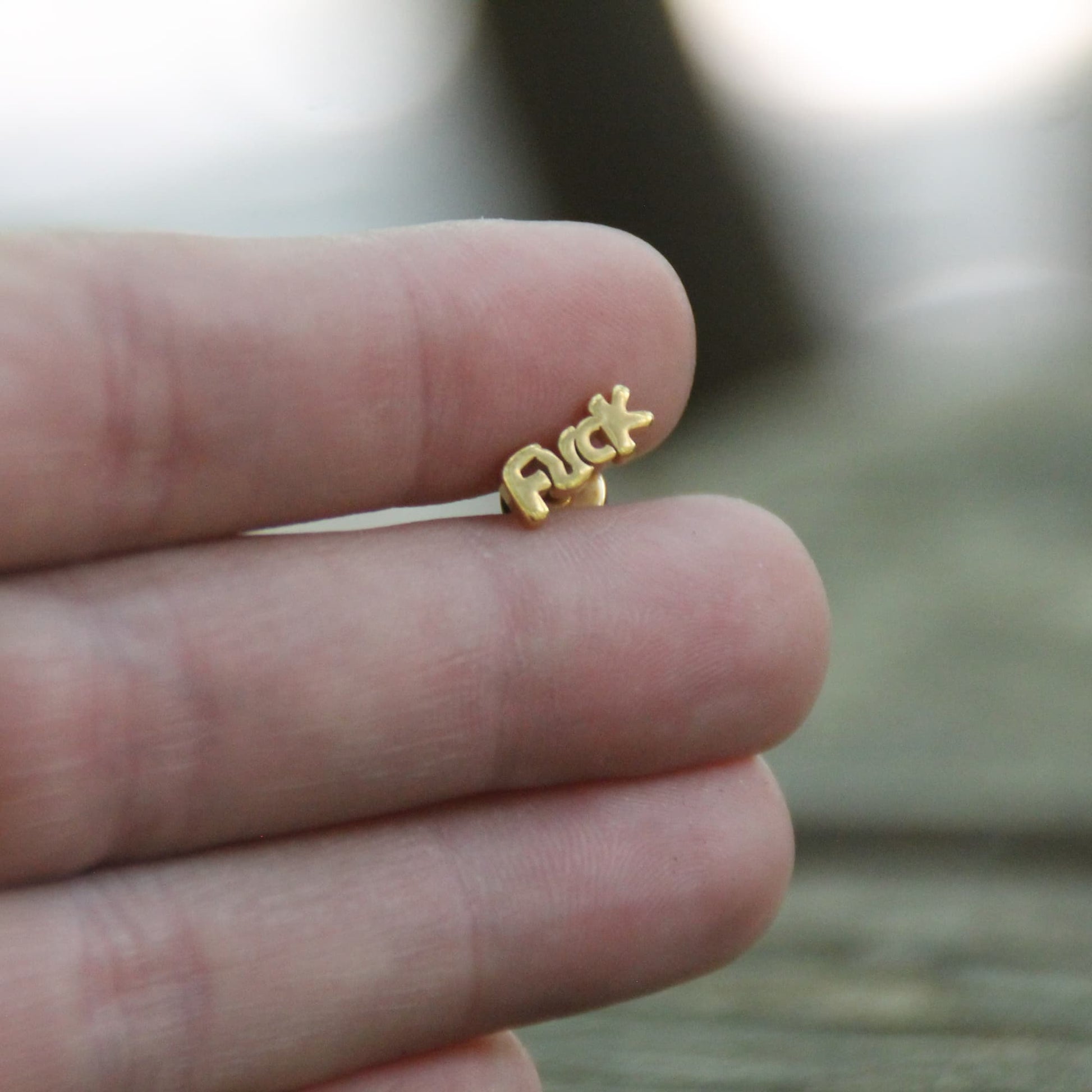 Boucles d'oreilles fuck en acier inoxydable finition dorée
