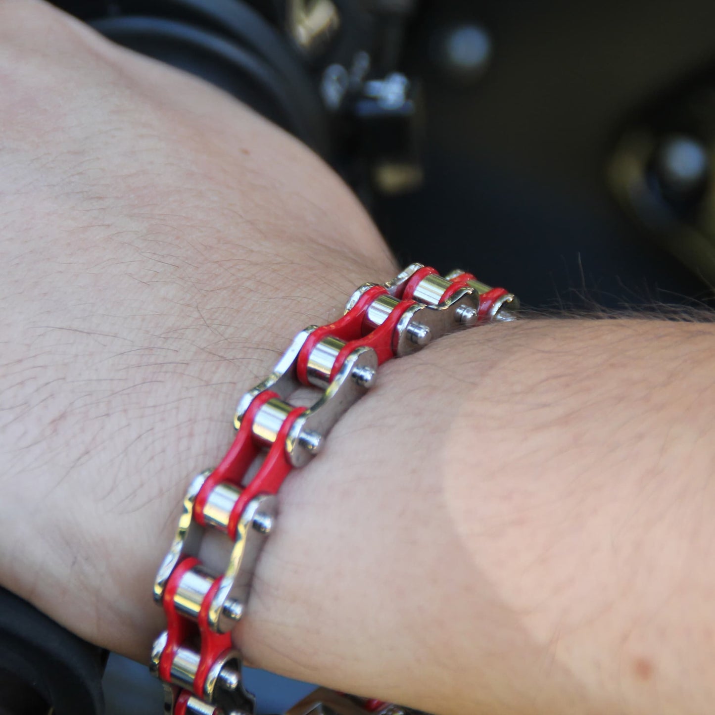 Bracelet motard chaine de moto en acier inox couleur rouge et acier