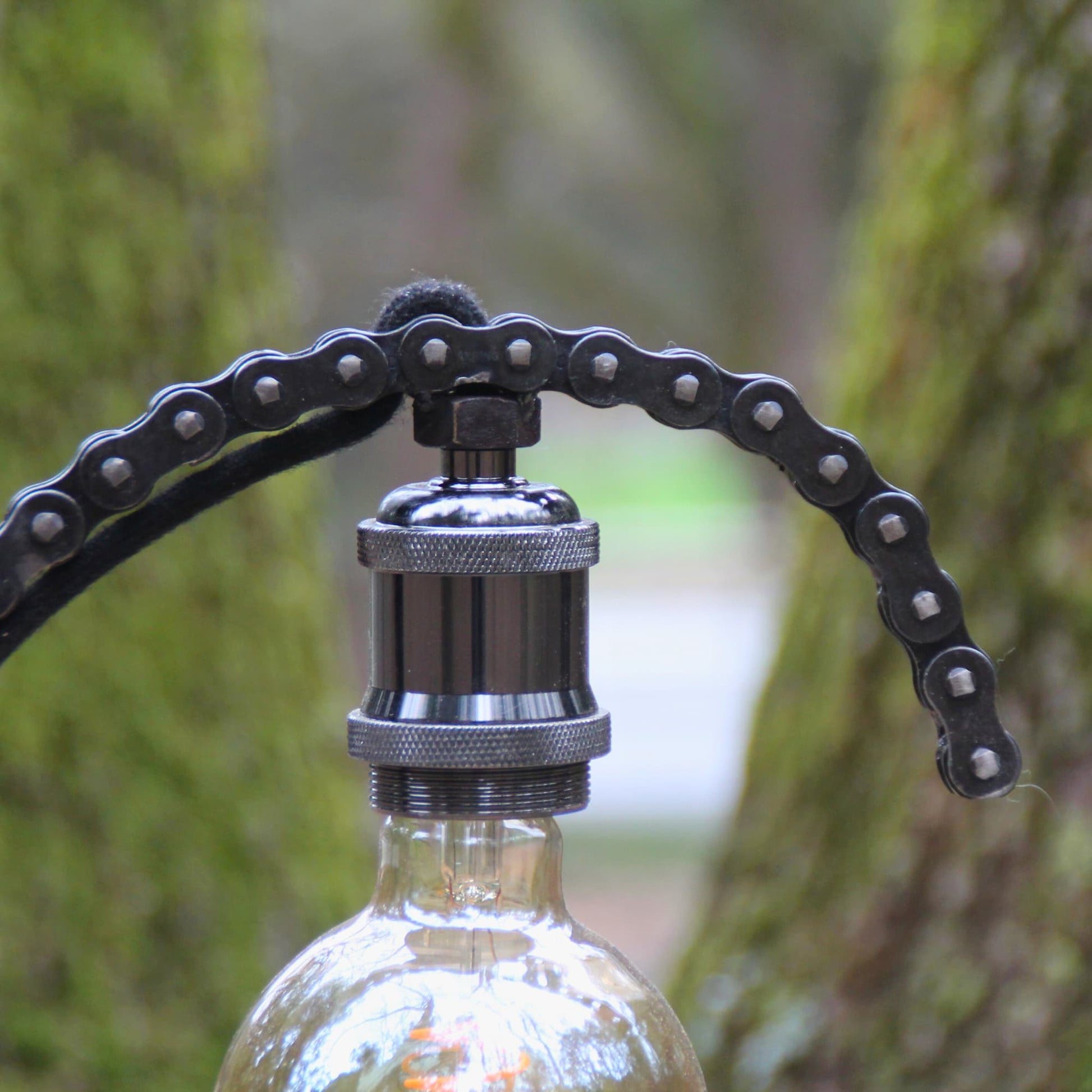 Détails sur la chaine de moto utilisée pour la Lampe industrielle artisanale