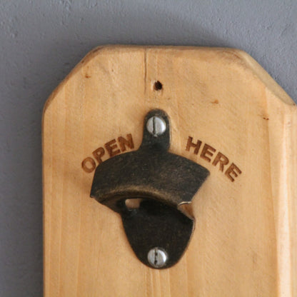 Décapsuleur mural bois Pirate Biker