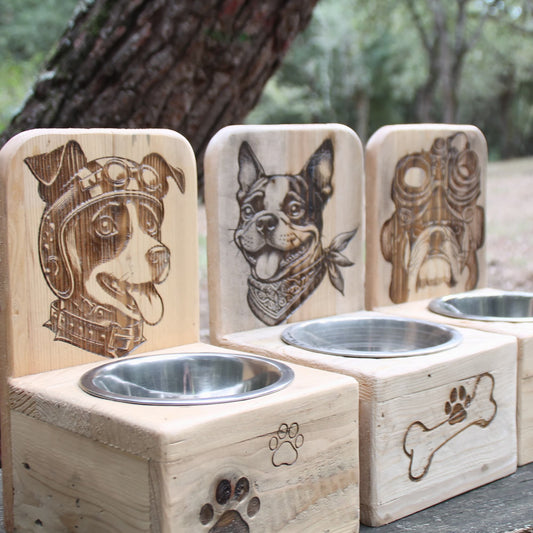 Dog bar avec gamelle inox pour chiens. Faites à la main dans les alpes maritimes en bois recyclé