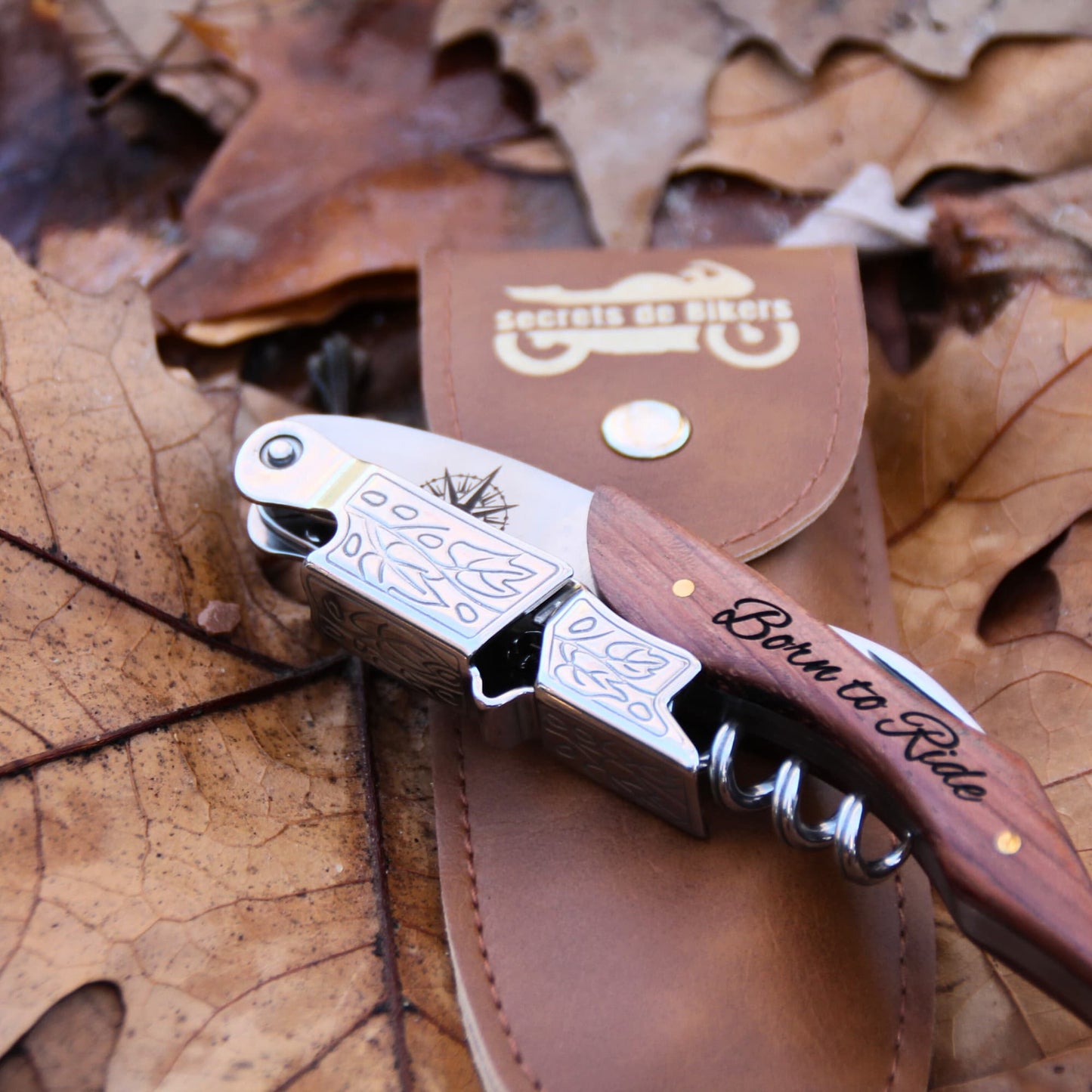 Limonadier en bois gravé Born to Ride avec son étui simili cuir