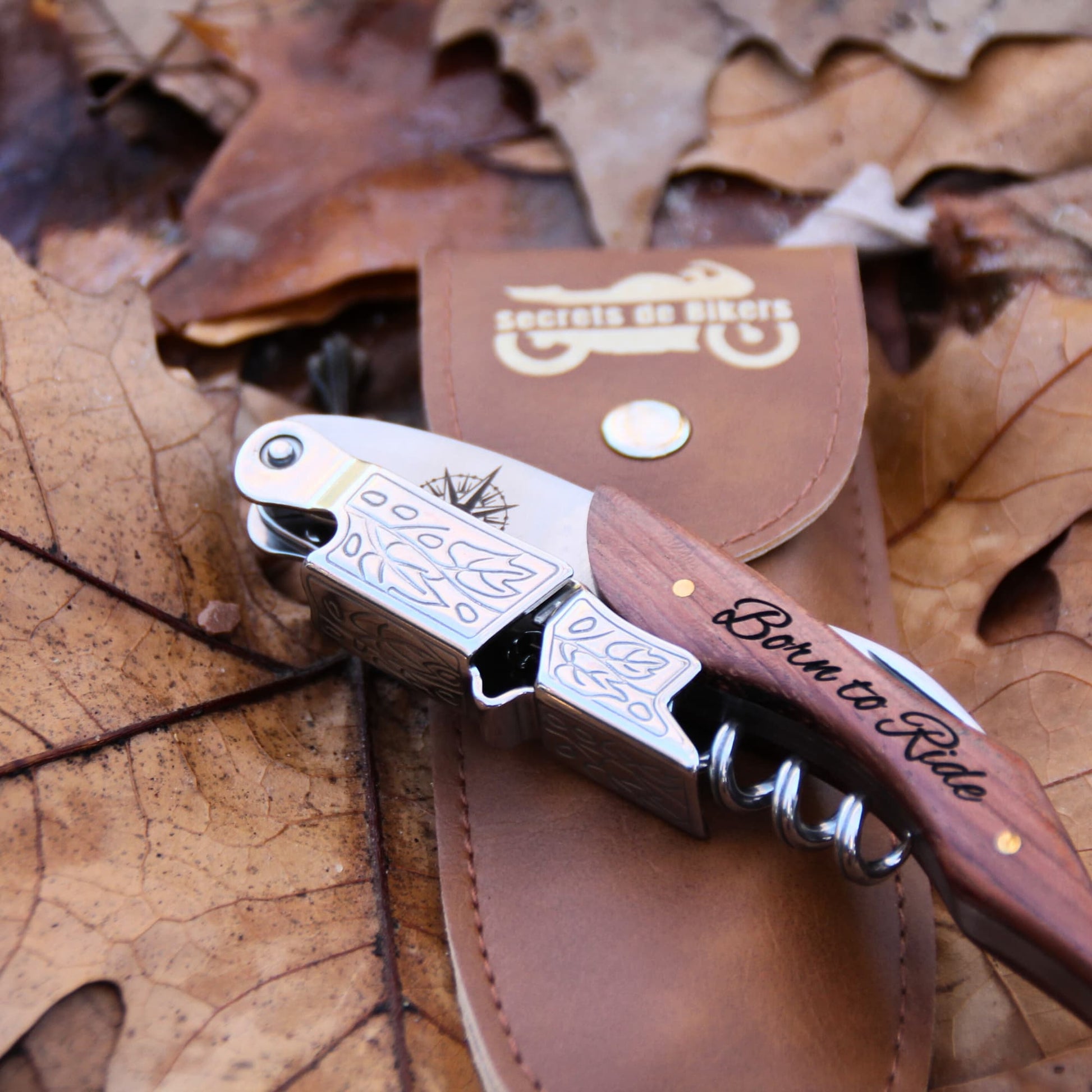 Limonadier en bois gravé Born to Ride avec son étui simili cuir